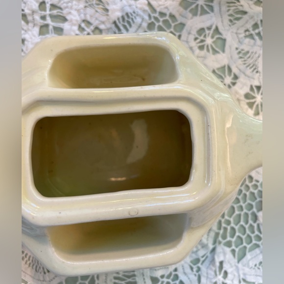 Vintage: Small White Teapot with 2 Bag Holders - Picture 3 of 9